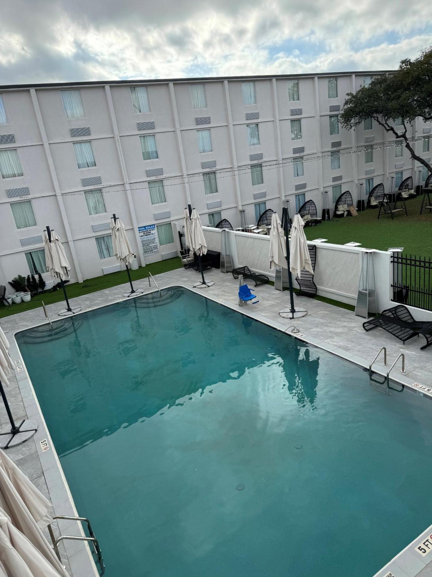 Ramada By Wyndham Dfw Airport Hotel เออร์วิง ภายนอก รูปภาพ