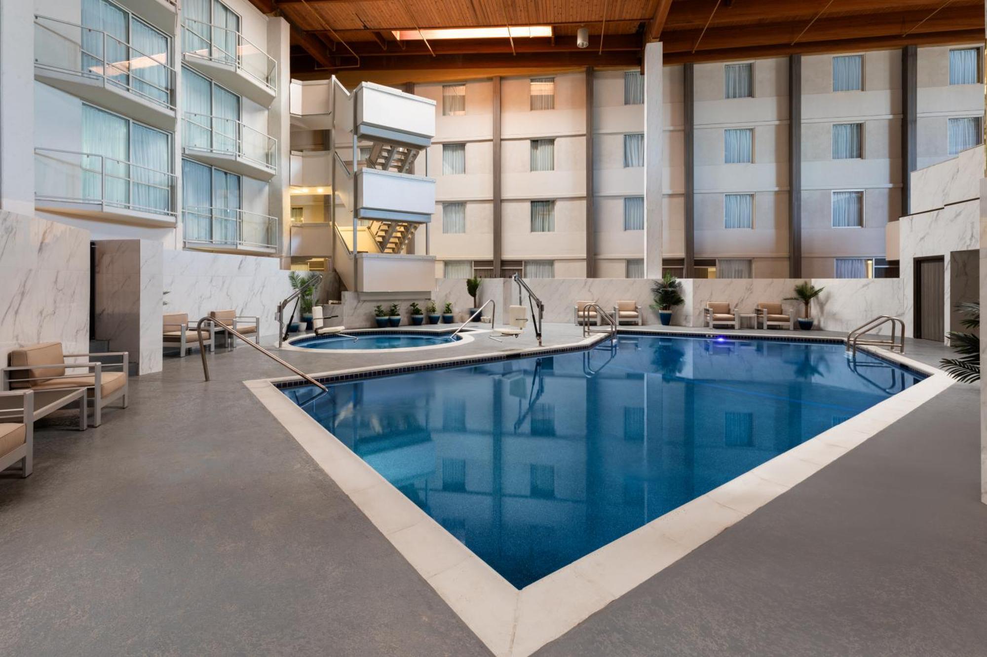 Ramada By Wyndham Dfw Airport Hotel เออร์วิง ภายนอก รูปภาพ